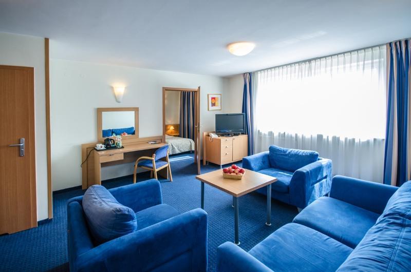Hotel Wilanow Warszawa By Desilva Bagian luar foto