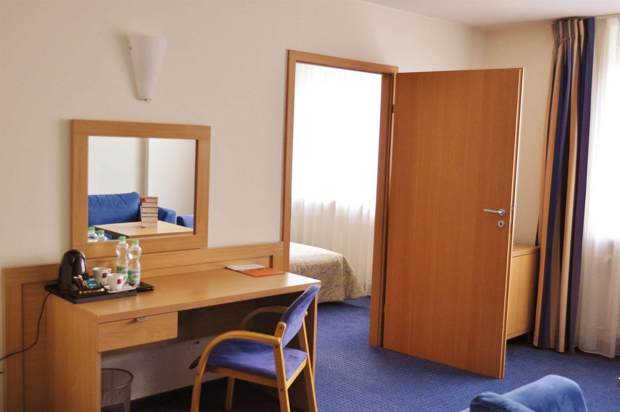 Hotel Wilanow Warszawa By Desilva Bagian luar foto