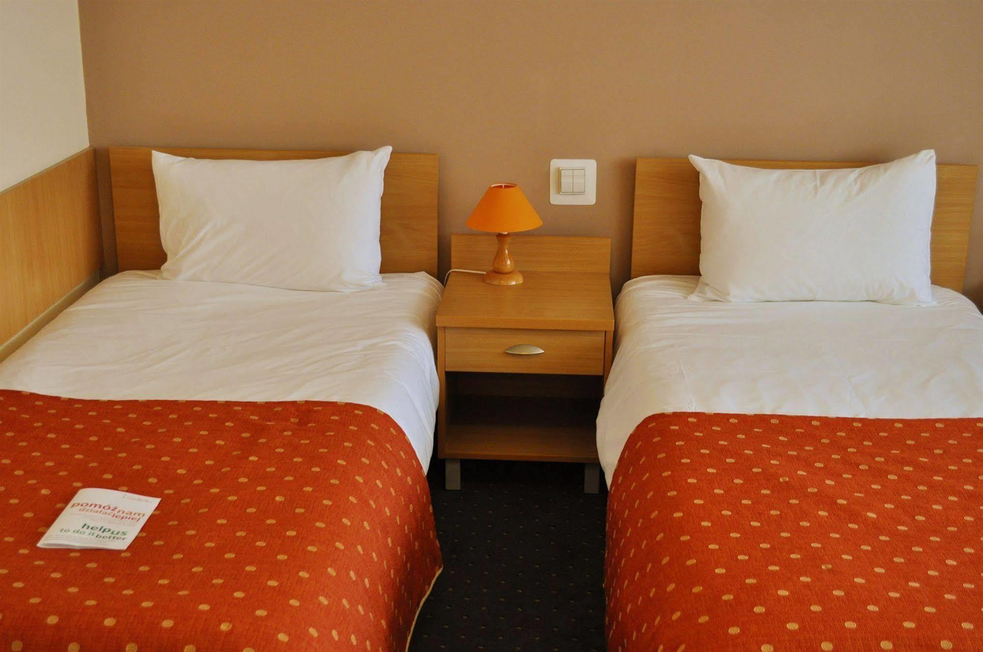 Hotel Wilanow Warszawa By Desilva Bagian luar foto