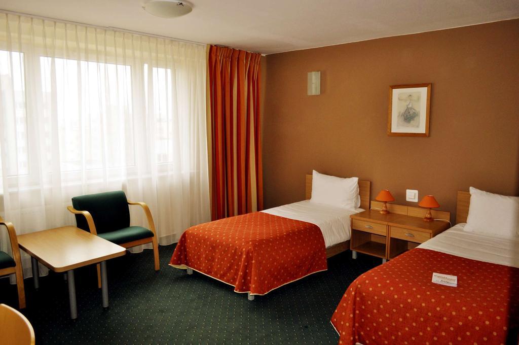Hotel Wilanow Warszawa By Desilva Bagian luar foto